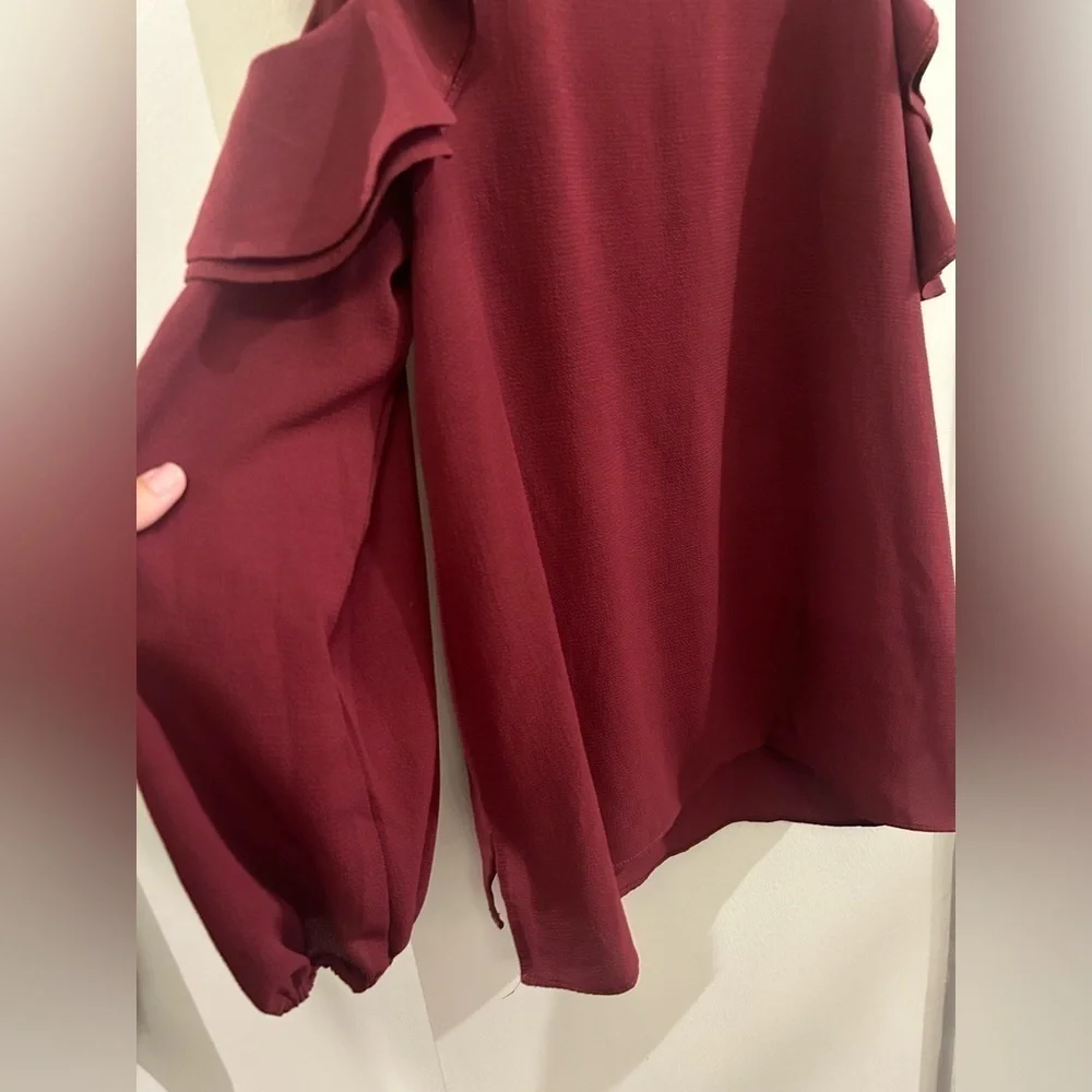 Umgee Cold Shoulder Long Sleeve Top Ruffle Maroon Small